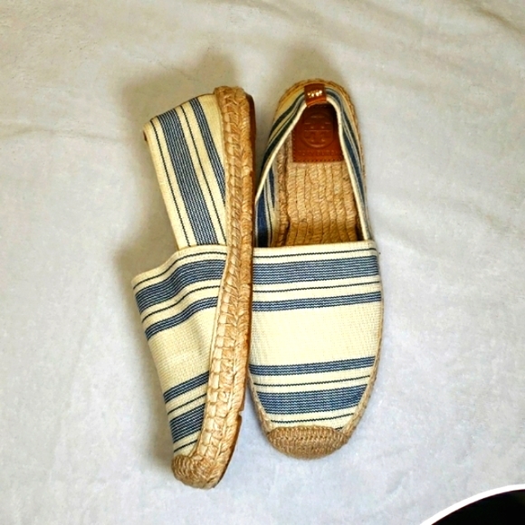 TORY BURCH BLUE & CREAM STRIPE CANVAS ESPADRILLES 9.5
